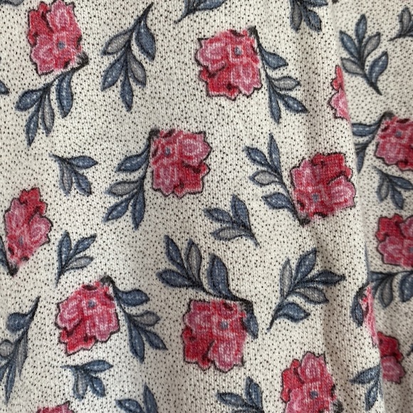 Women’s Loft Lightweight Sweater - Picture 4 of 5